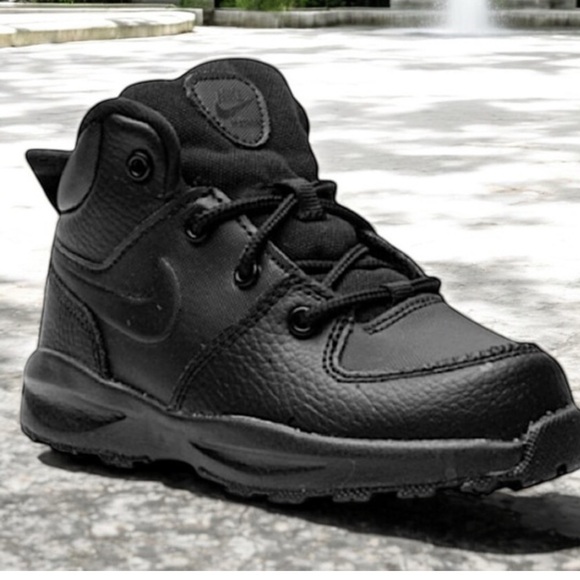 nike black manoa